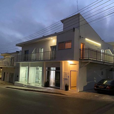 Ellenapa Apts & Studios アヤナパ エクステリア 写真