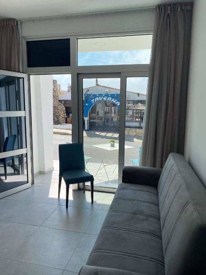 Ellenapa Apts & Studios アヤナパ エクステリア 写真