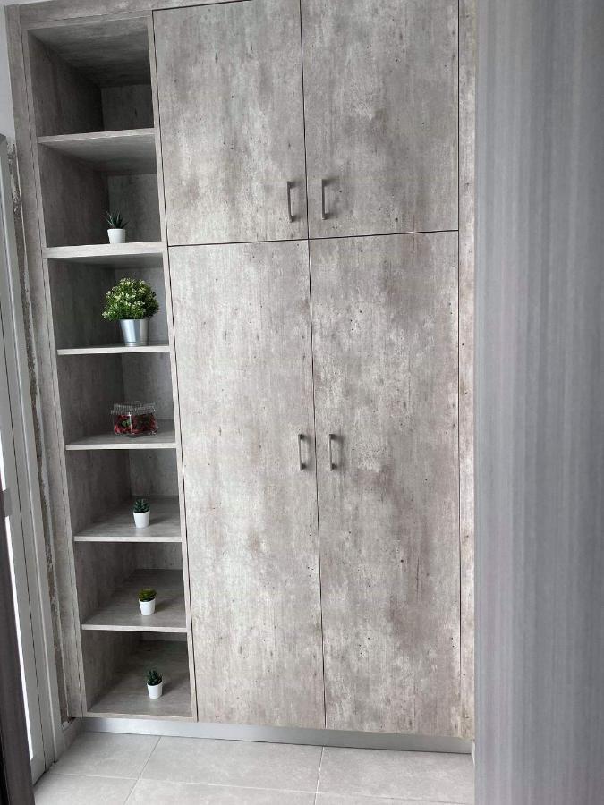 Ellenapa Apts & Studios アヤナパ エクステリア 写真