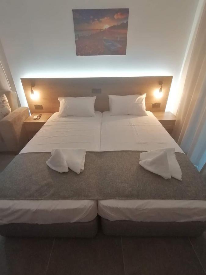 Ellenapa Apts & Studios アヤナパ エクステリア 写真