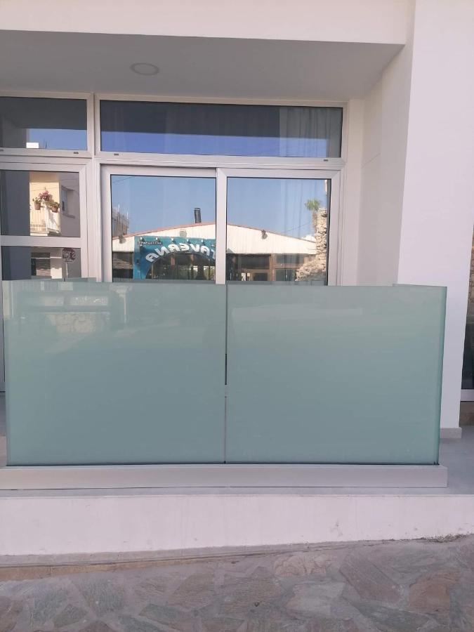 Ellenapa Apts & Studios アヤナパ エクステリア 写真